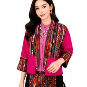 เสื้อคลุมผ้าใยกัญชงแต่งผ้าชาวเขาปักมือ ด้านหลังผ้าใยกัญชง สีธรรมชาติ งานแฮนด์เมด RedCraft SB12