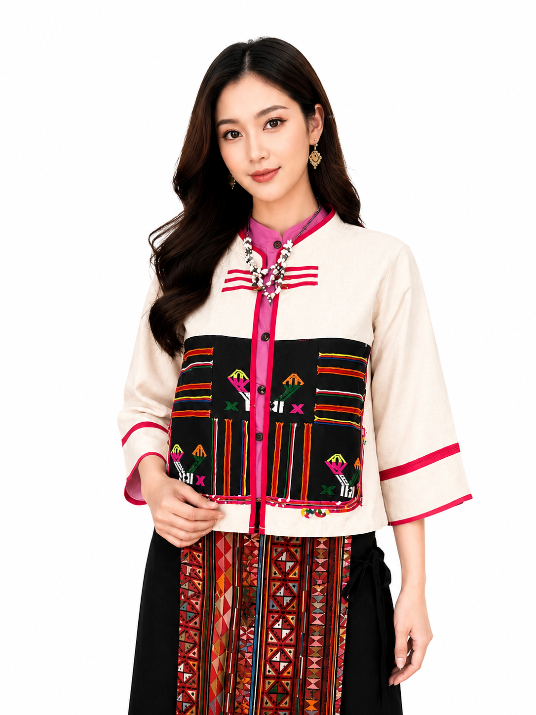 เสื้อคลุมผ้าใยกัญชงแต่งผ้าชาวเขาปักมือ ด้านหลังผ้าใยกัญชง สีธรรมชาติ งานแฮนด์เมด RedCraft SB16